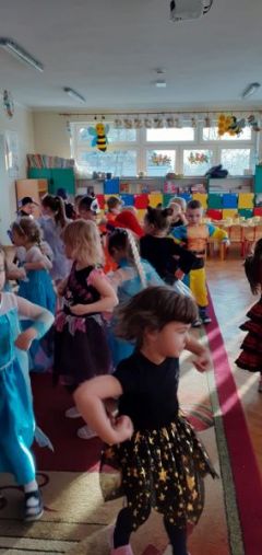 Miniatura zdjęcia: BAL KARNAWAŁOWY W PRZEDSZKOLU MIEJSKIM W KORSZACH7